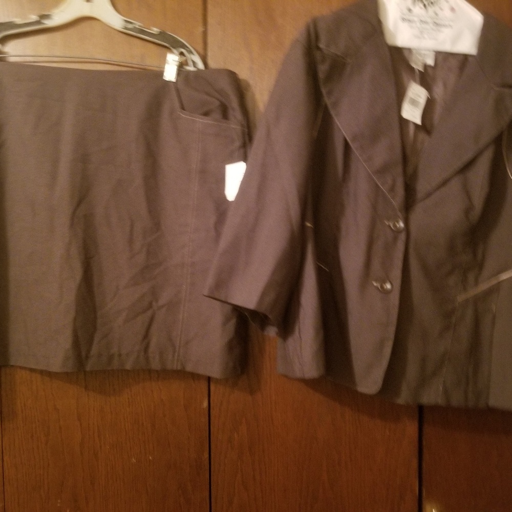 2pc Skirt set - Picture 3 of 3